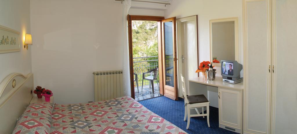 Hotel Rosalpina Riva Zewnętrze zdjęcie